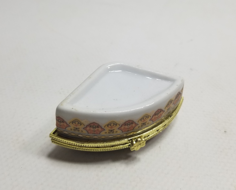 ÜZERİ YAZILI ANTİKA PORSELEN MÜCEVHER KUTUSU