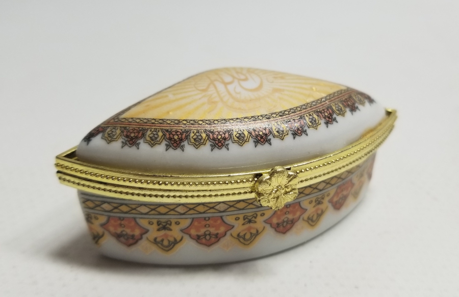 ÜZERİ YAZILI ANTİKA PORSELEN MÜCEVHER KUTUSU