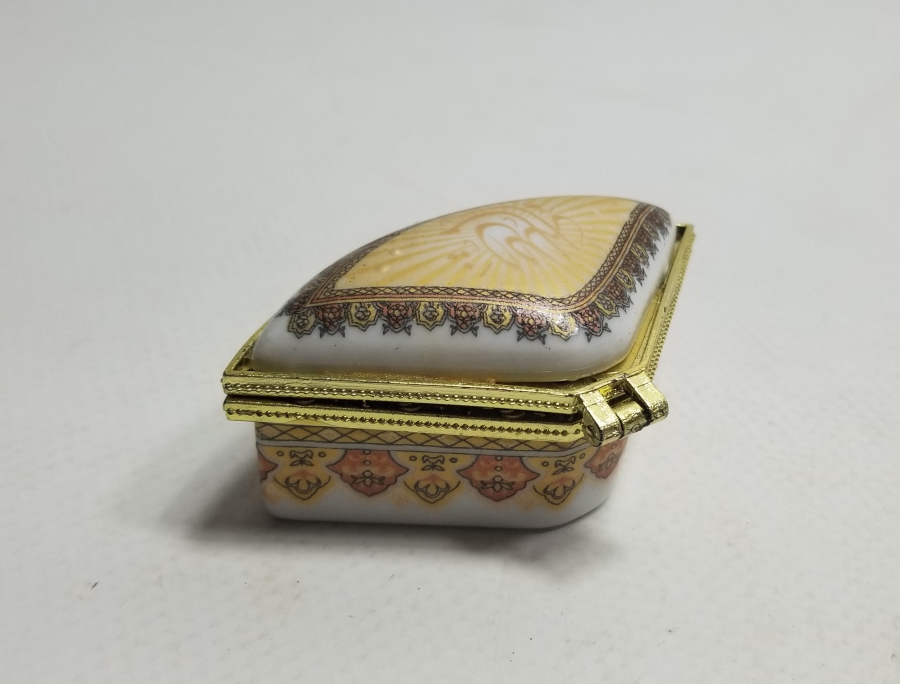 ÜZERİ YAZILI ANTİKA PORSELEN MÜCEVHER KUTUSU