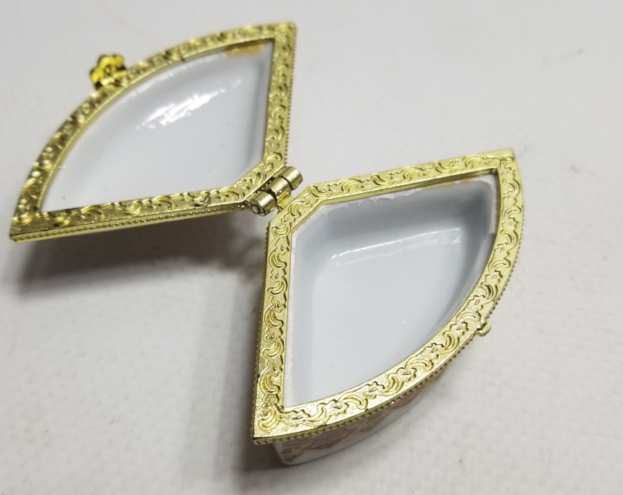 ÜZERİ YAZILI ANTİKA PORSELEN MÜCEVHER KUTUSU