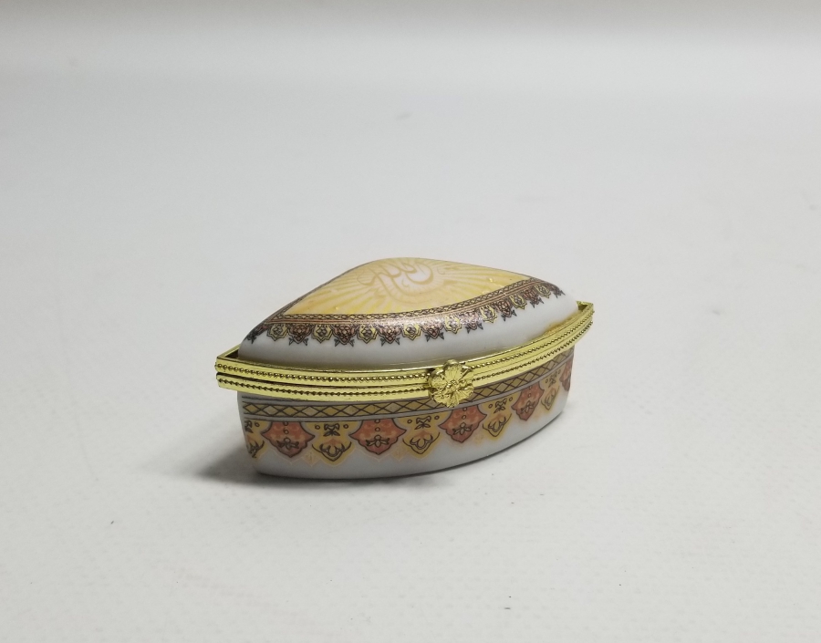 ÜZERİ YAZILI ANTİKA PORSELEN MÜCEVHER KUTUSU