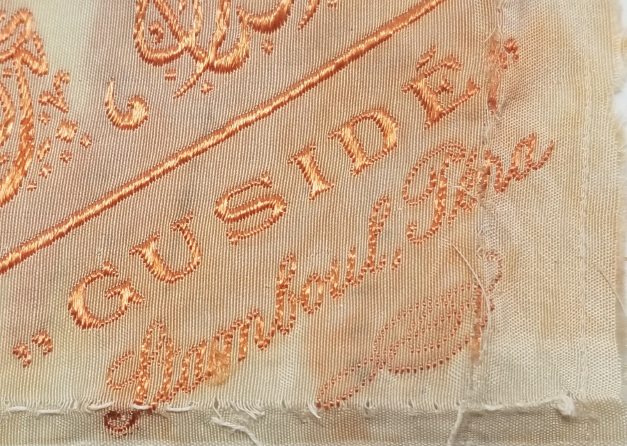 OSMANLI DÖNEMİ NADİR OSMANLICA VE FRANSIZCA YAZILI İPEK KIYAFET ETİKETİ