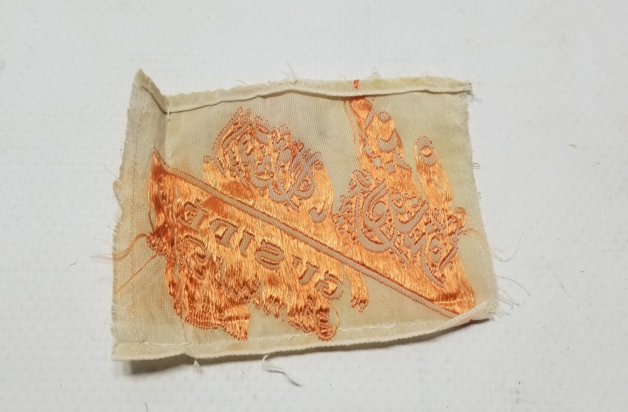 OSMANLI DÖNEMİ NADİR OSMANLICA VE FRANSIZCA YAZILI İPEK KIYAFET ETİKETİ