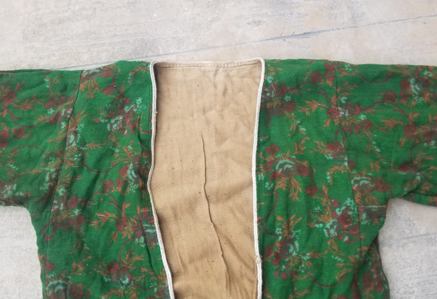 KENARLARI GÜMÜŞ SIRMA İŞÇİLİKLİ ANTİKA ÜÇETEK