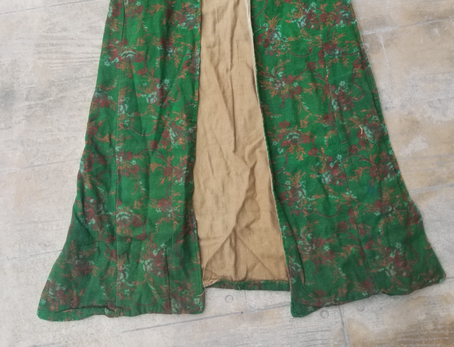 KENARLARI GÜMÜŞ SIRMA İŞÇİLİKLİ ANTİKA ÜÇETEK