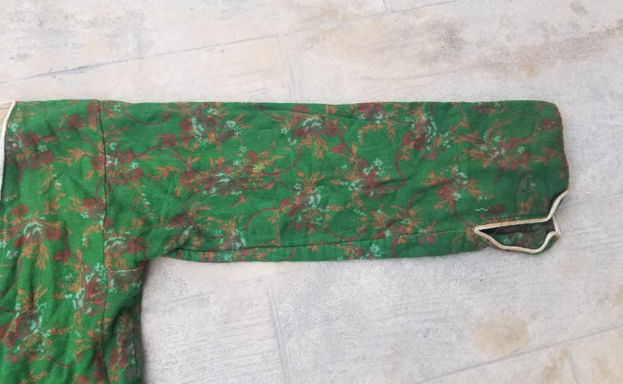 KENARLARI GÜMÜŞ SIRMA İŞÇİLİKLİ ANTİKA ÜÇETEK