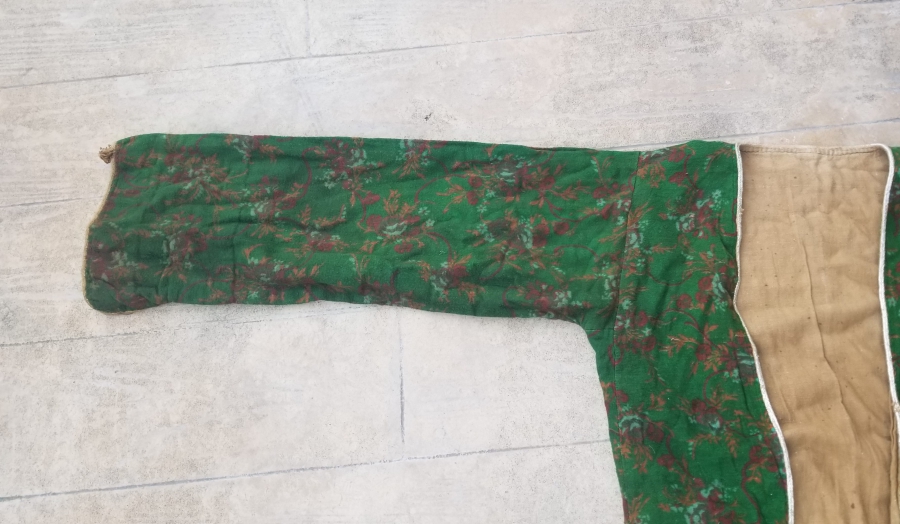 KENARLARI GÜMÜŞ SIRMA İŞÇİLİKLİ ANTİKA ÜÇETEK