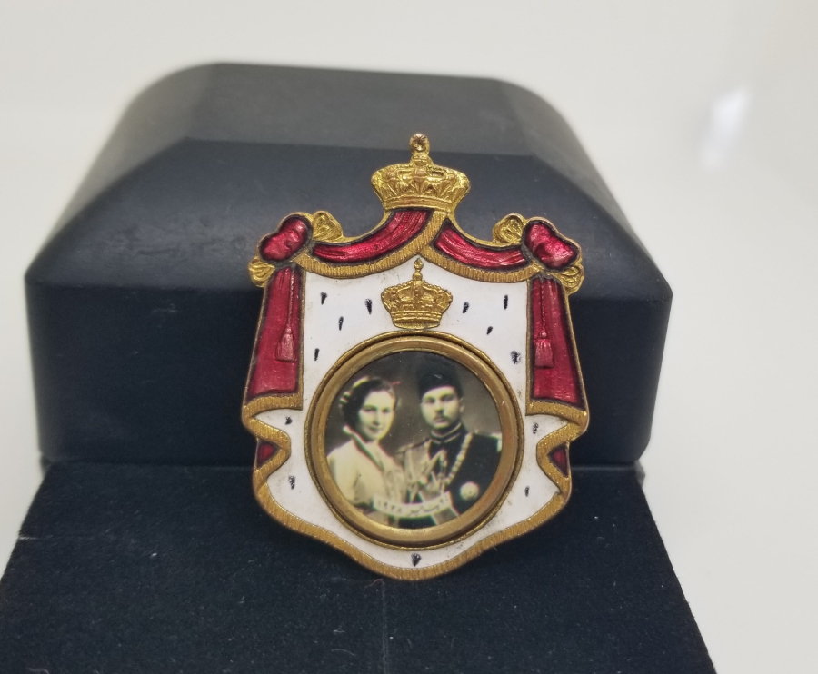 1938 TARİHLİ KRAL FARUK VE KRALİÇE FRIDA MİNELİ DÜĞÜN BROŞU