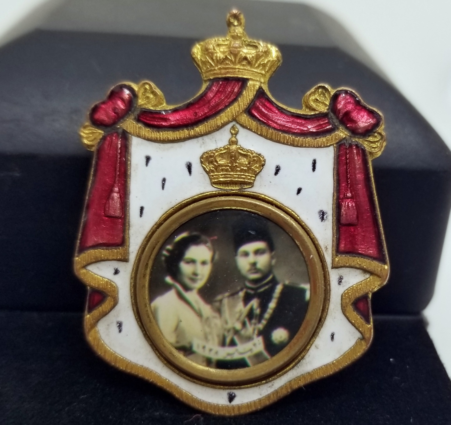 1938 TARİHLİ KRAL FARUK VE KRALİÇE FRIDA MİNELİ DÜĞÜN BROŞU