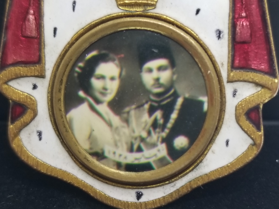 1938 TARİHLİ KRAL FARUK VE KRALİÇE FRIDA MİNELİ DÜĞÜN BROŞU