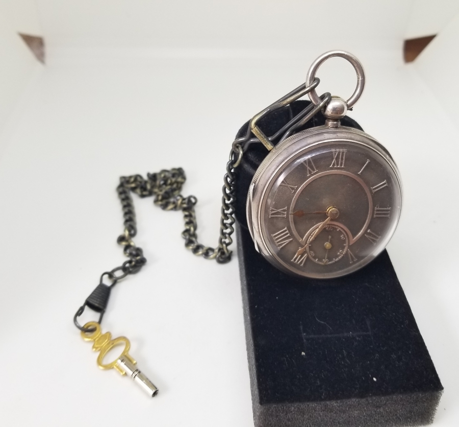 NADİR TİPTE GÜMÜŞ KASA YARIM PRİOR CEP SAATİ