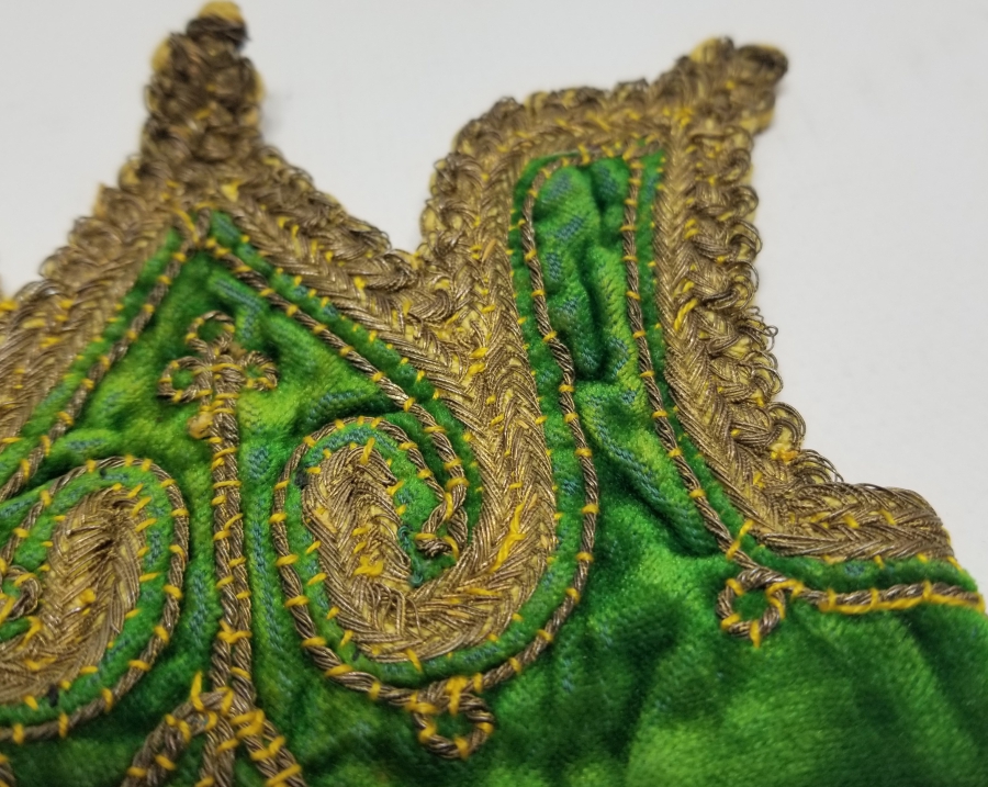 ALTIN SIRMA İŞÇİLİKLİ OSMANLI DÖNEMİ HEREKE YAPIMI SARAY İŞİ KIYAFET KOLU