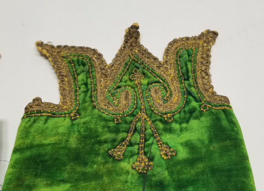 ALTIN SIRMA İŞÇİLİKLİ OSMANLI DÖNEMİ HEREKE YAPIMI SARAY İŞİ KIYAFET KOLU