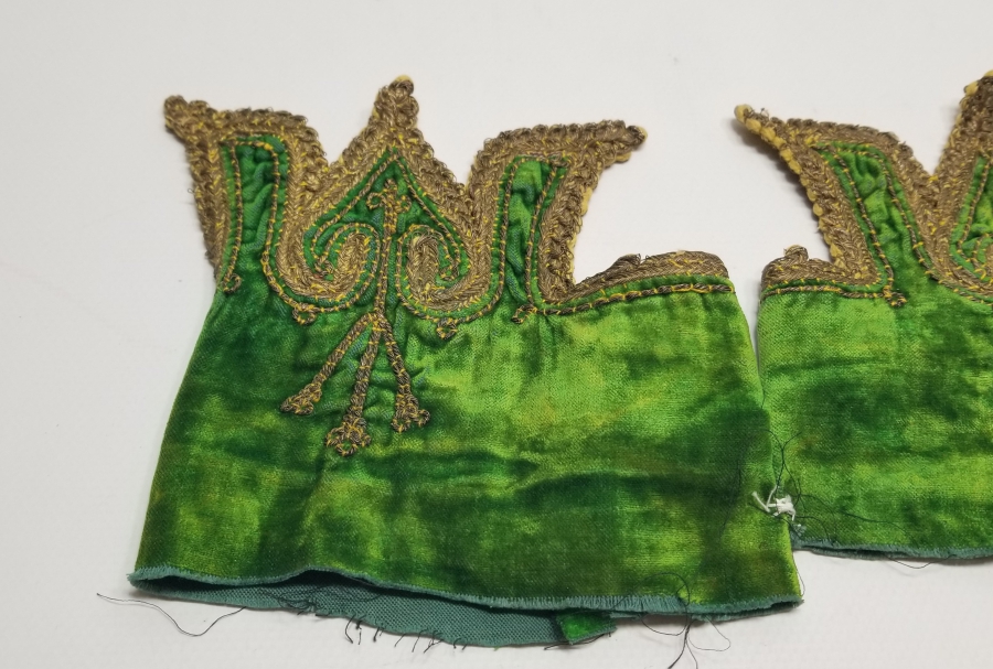 ALTIN SIRMA İŞÇİLİKLİ OSMANLI DÖNEMİ HEREKE YAPIMI SARAY İŞİ KIYAFET KOLU