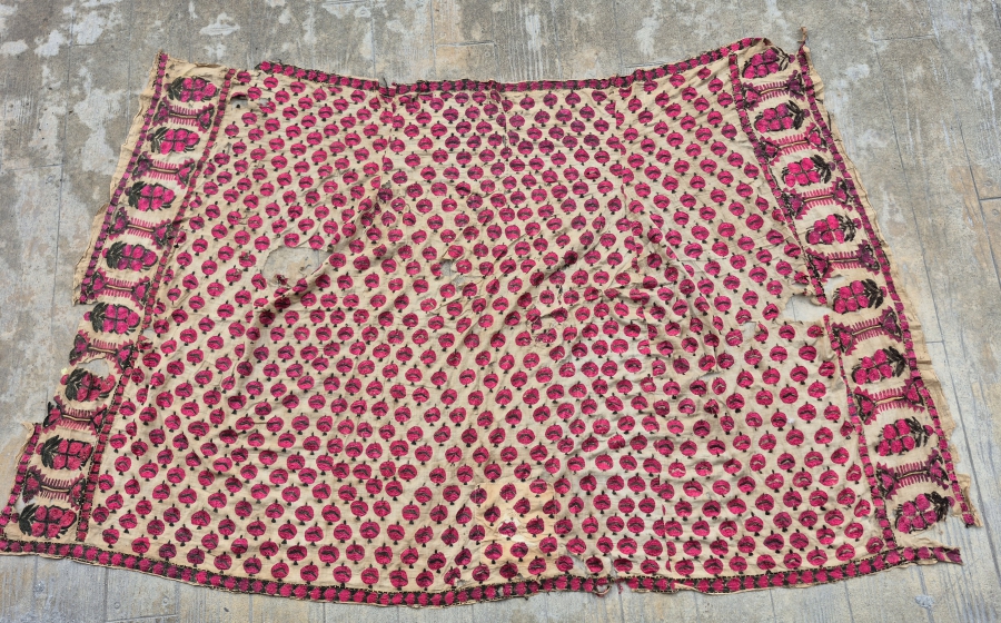 OSMANLI DÖNEMİ SARAY İŞİ ÜZERİ NAR FİGÜRLÜ FERACE YÜZ ÖRTÜSÜ