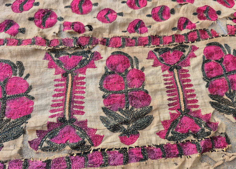 OSMANLI DÖNEMİ SARAY İŞİ ÜZERİ NAR FİGÜRLÜ FERACE YÜZ ÖRTÜSÜ