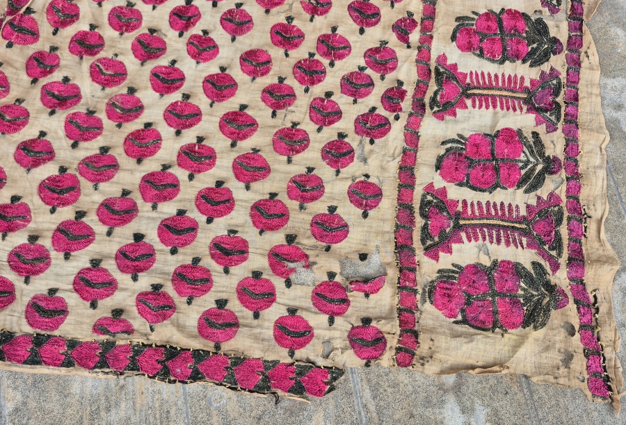 OSMANLI DÖNEMİ SARAY İŞİ ÜZERİ NAR FİGÜRLÜ FERACE YÜZ ÖRTÜSÜ