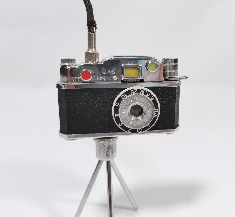 FOTOĞRAF MAKİNESİ FORMUNDA YAPILMIŞ NADİR TİPTE ÇAKMAK