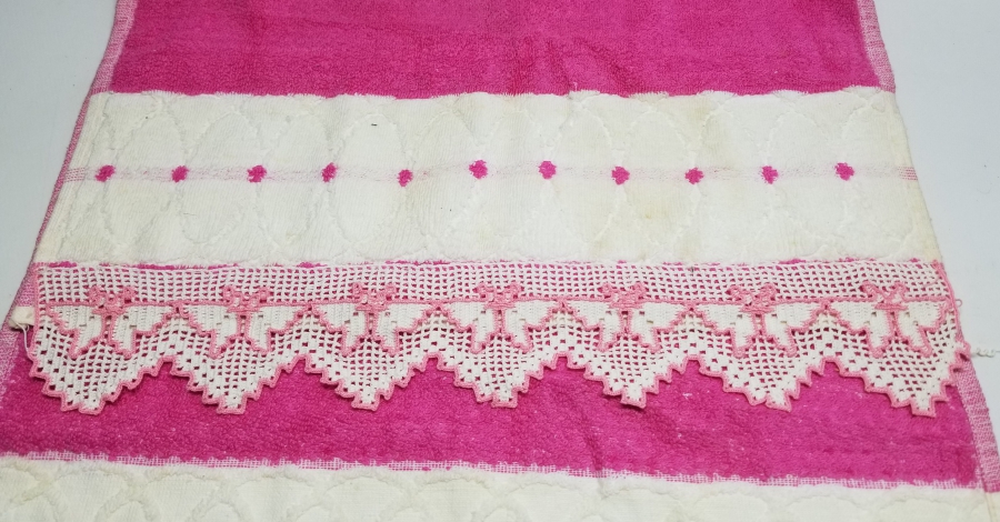 ÜZERİ DANTELLİ ANTİKA HAVLU