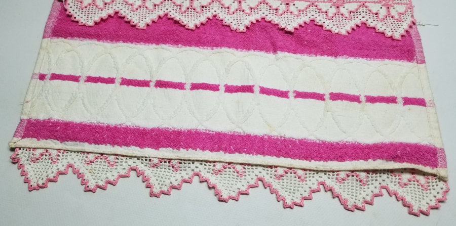 ÜZERİ DANTELLİ ANTİKA HAVLU