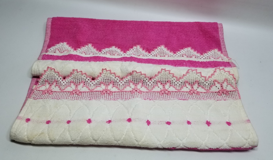 ÜZERİ DANTELLİ ANTİKA HAVLU