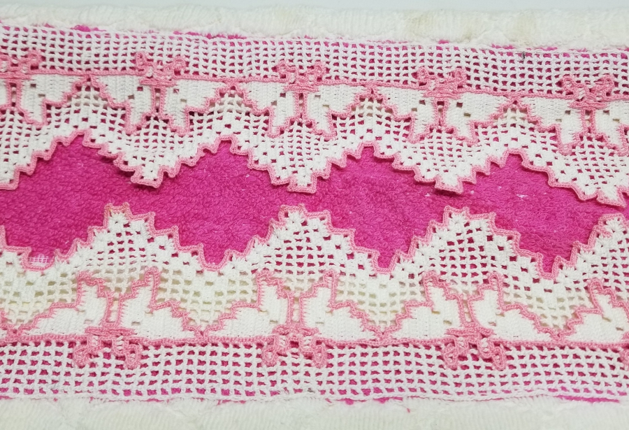 ÜZERİ DANTELLİ ANTİKA HAVLU