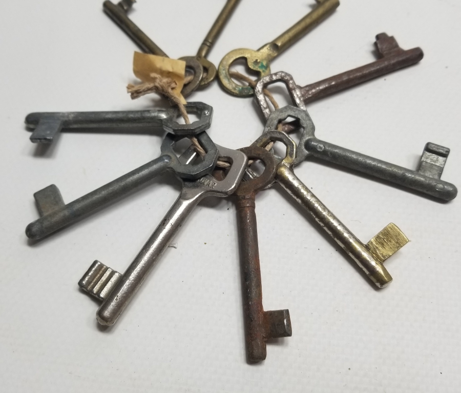 BÜYÜK BOY ANTİKA ANAHTAR LOTU