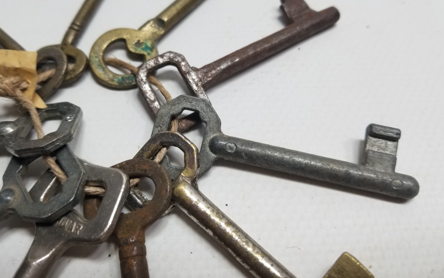 BÜYÜK BOY ANTİKA ANAHTAR LOTU