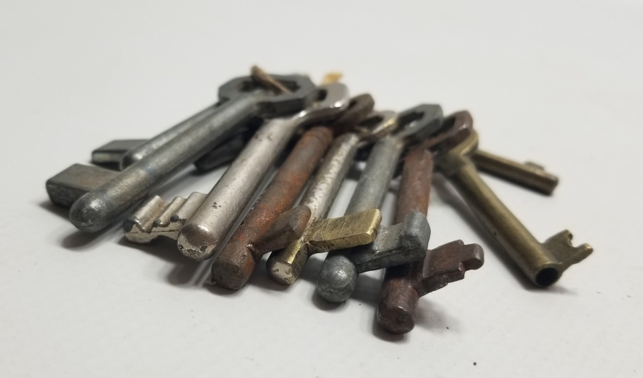 BÜYÜK BOY ANTİKA ANAHTAR LOTU