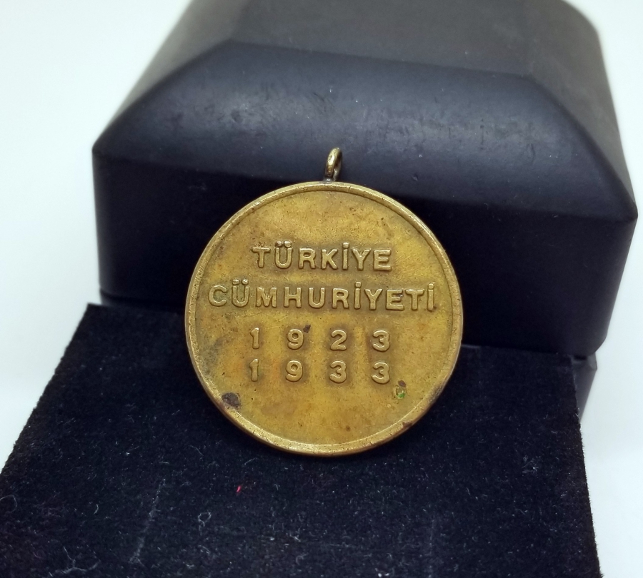 TÜRKİYE CUMHURİYETİNİN 10. YIL MADALYASI