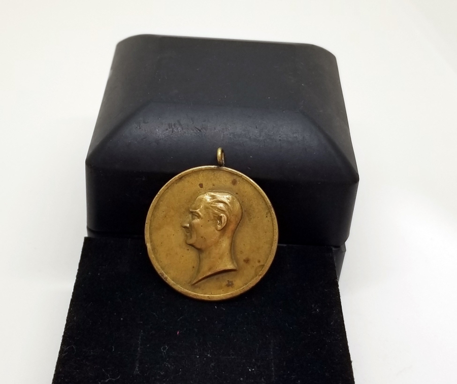 TÜRKİYE CUMHURİYETİNİN 10. YIL MADALYASI