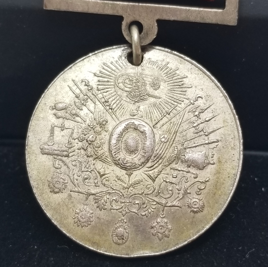 ORİJİNAL İPEK ASKISIYLA GÜMÜŞ LİYAKAT MADALYASI