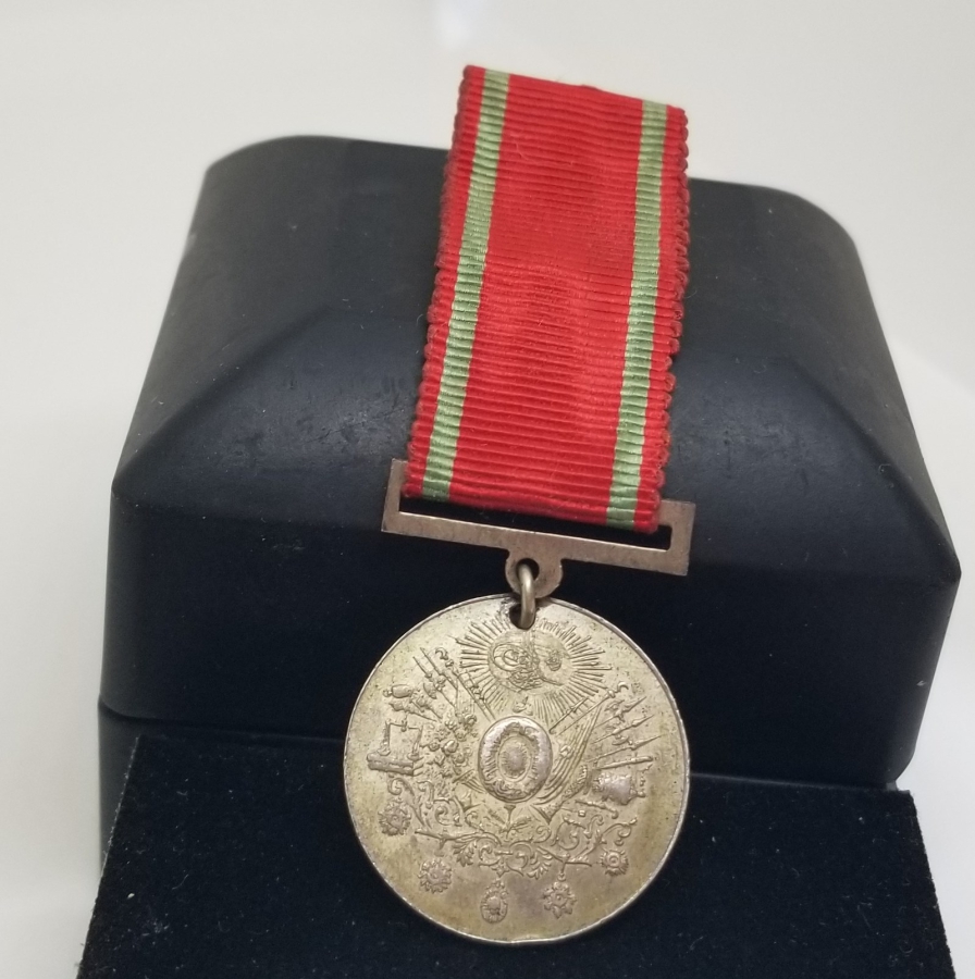 ORİJİNAL İPEK ASKISIYLA GÜMÜŞ LİYAKAT MADALYASI