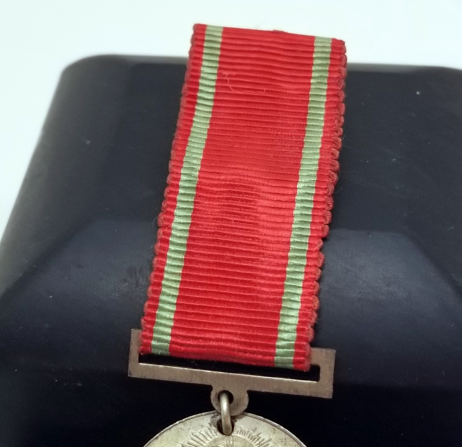 ORİJİNAL İPEK ASKISIYLA GÜMÜŞ LİYAKAT MADALYASI