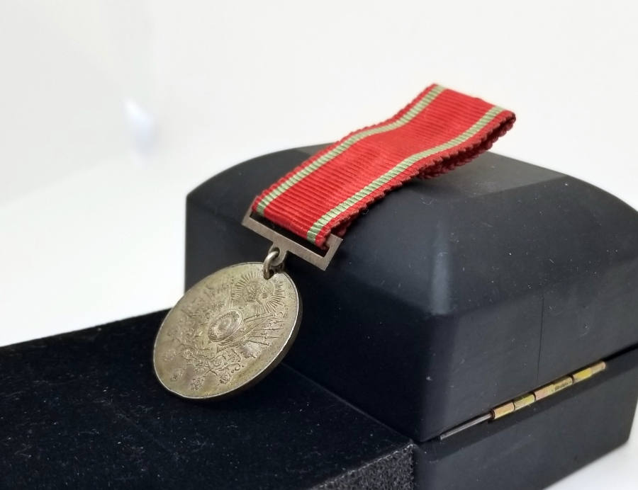 ORİJİNAL İPEK ASKISIYLA GÜMÜŞ LİYAKAT MADALYASI