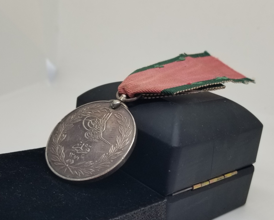 ORİJİNAL KURDELASIYLA OSMANLI TİPİ GÜMÜŞ KIRIM MADALYASI