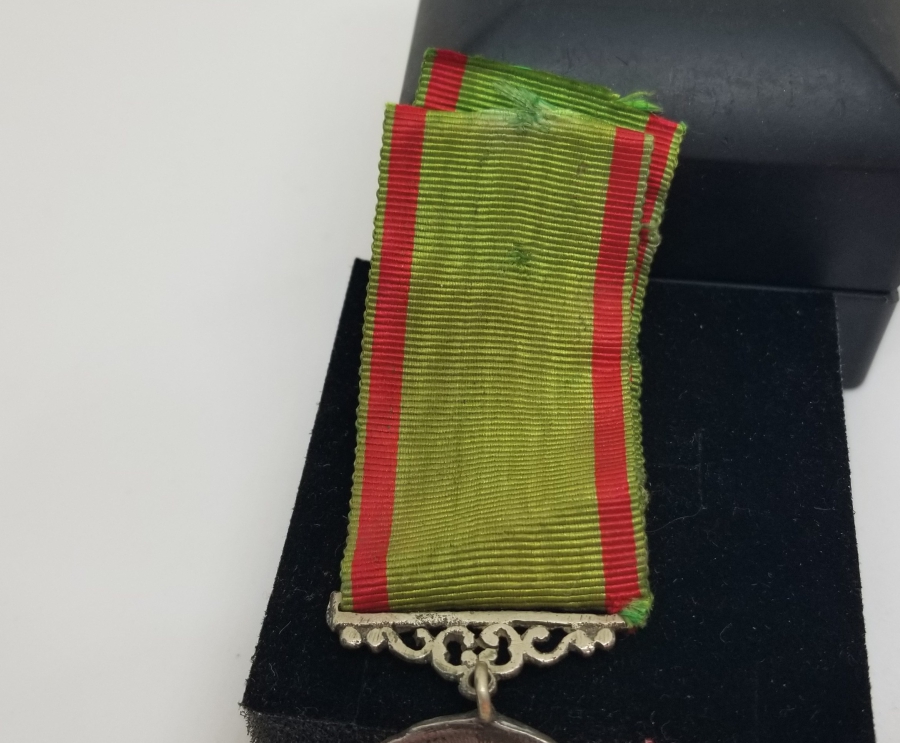 ORİJİNAL ASKI VE KURDELASIYLA GÜMÜŞ İFTİHAR - SANAYİ MADALYASI