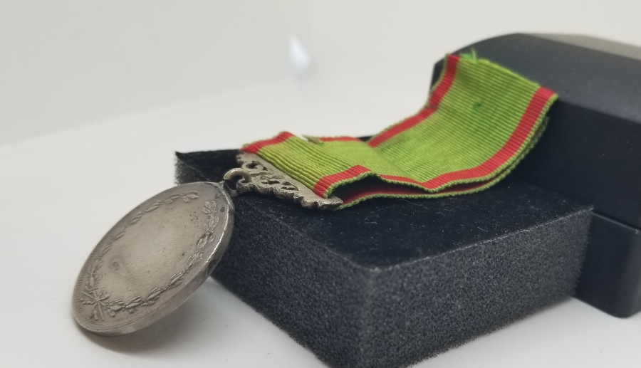 ORİJİNAL ASKI VE KURDELASIYLA GÜMÜŞ İFTİHAR - SANAYİ MADALYASI