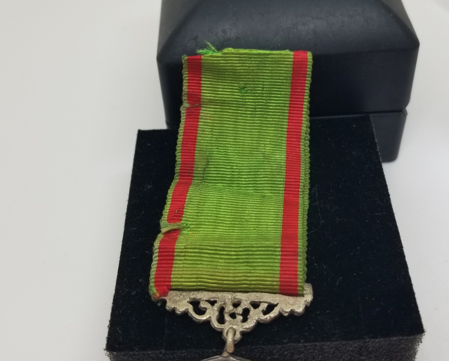 ORİJİNAL ASKI VE KURDELASIYLA GÜMÜŞ İFTİHAR - SANAYİ MADALYASI