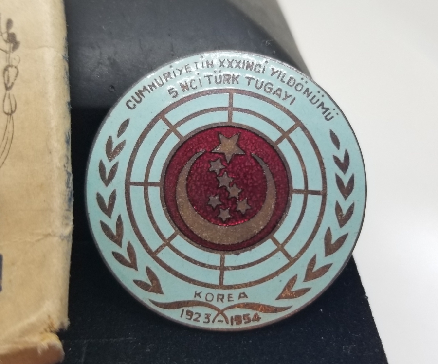 ORJİNAL KUTUSUNDA MİNELİ KORE HARBİ ROZETİ