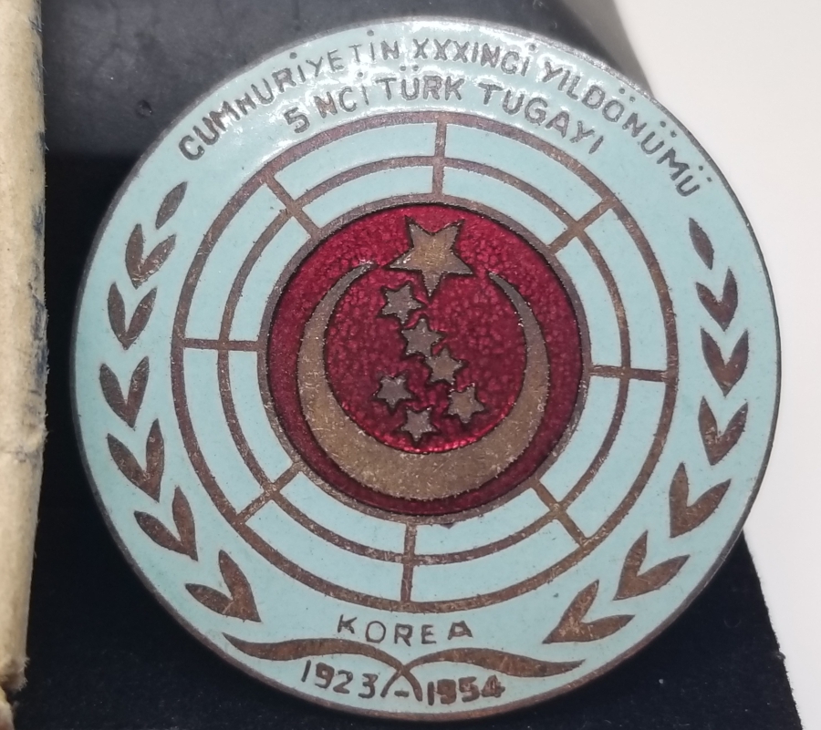 ORJİNAL KUTUSUNDA MİNELİ KORE HARBİ ROZETİ