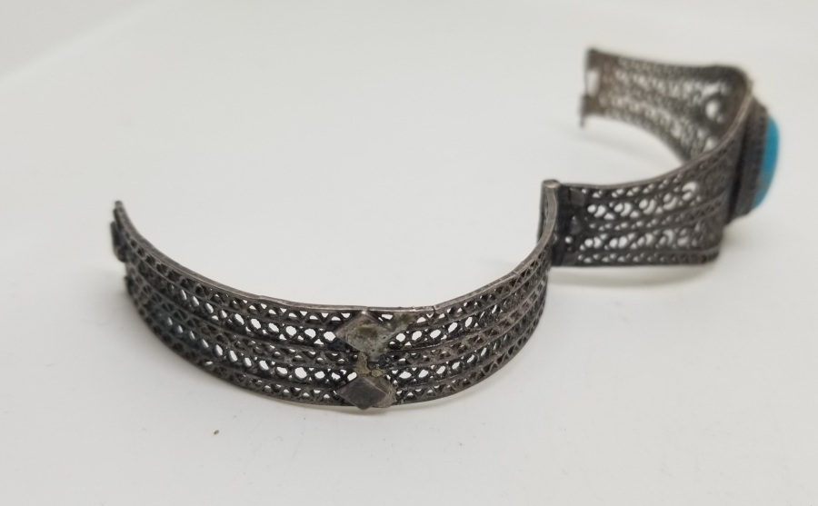 TURKUAZ TAŞLI TELKARİ İŞÇİLİKLİ GÜMÜŞ BİLEZİK