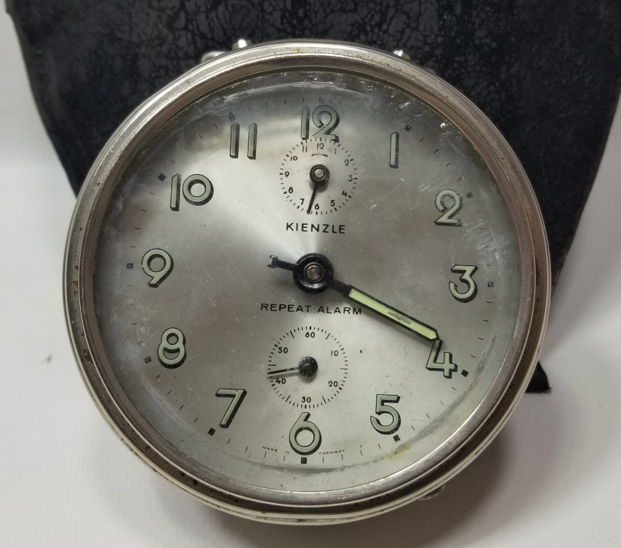 HALİYLE KONDİSYONDA KURMALI ANTİKA MASA SAATİ