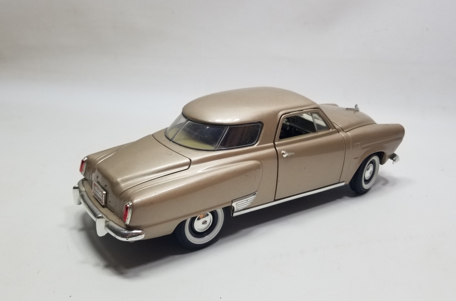 1/18 ORANLI DEKORATİF OYUNCAK ARABA