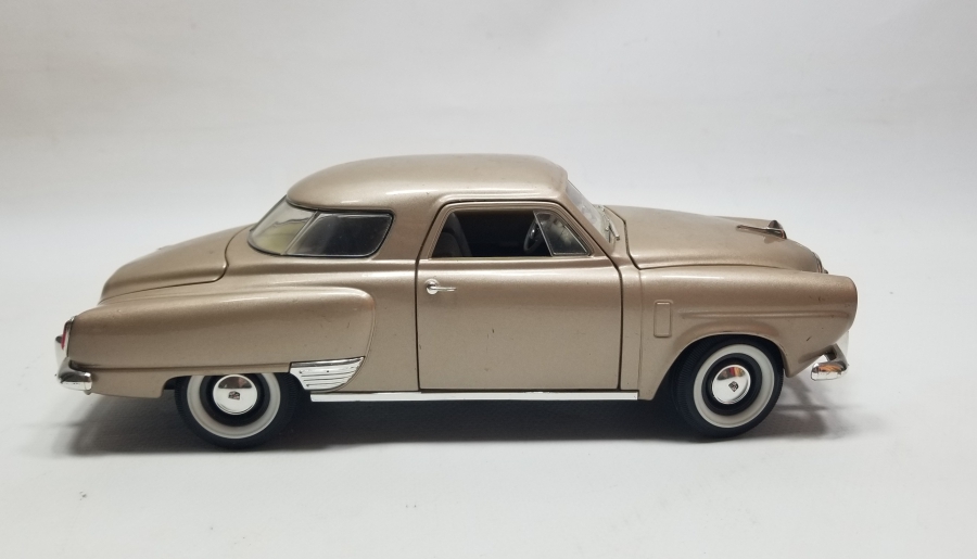 1/18 ORANLI DEKORATİF OYUNCAK ARABA