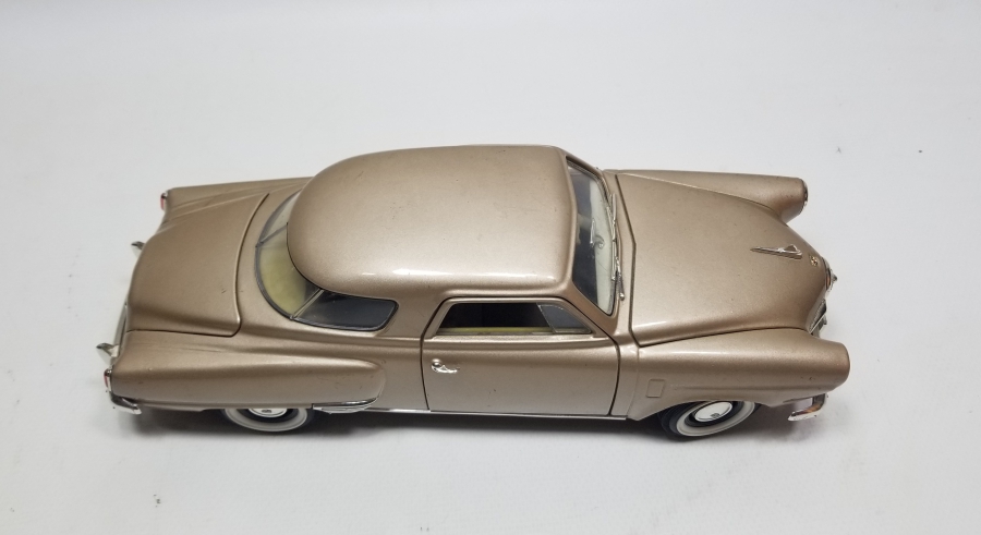 1/18 ORANLI DEKORATİF OYUNCAK ARABA