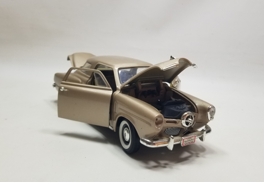 1/18 ORANLI DEKORATİF OYUNCAK ARABA