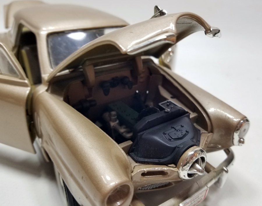 1/18 ORANLI DEKORATİF OYUNCAK ARABA