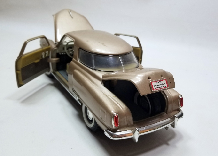 1/18 ORANLI DEKORATİF OYUNCAK ARABA