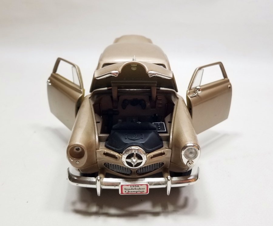 1/18 ORANLI DEKORATİF OYUNCAK ARABA